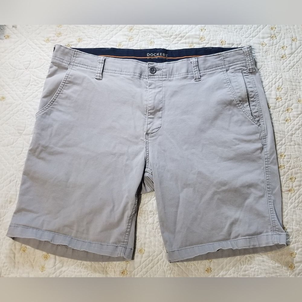 Dockers size 40 gray downtown straight fit shorts